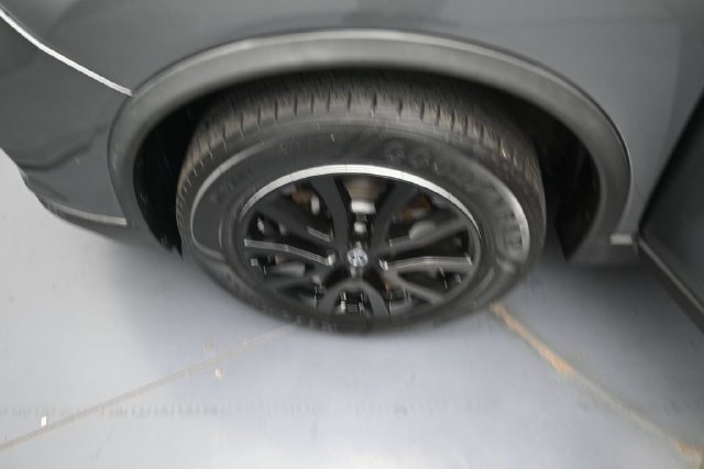 Used 2018 Nissan Rogue SV AWD/4WD image 36