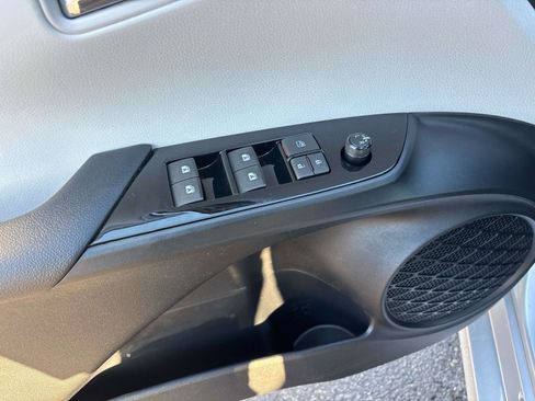 Used 2017 Toyota Prius Prime Premium image 8