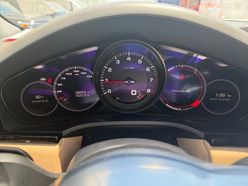 Used 2020 Porsche Cayenne AWD/4WD image 19