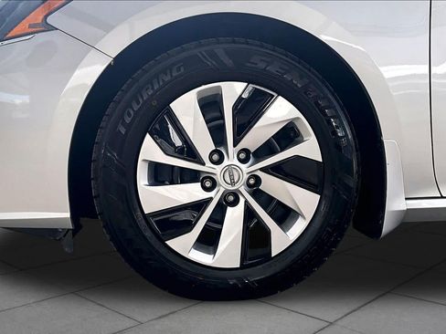 Used 2023 Nissan Altima 2.5 S FWD image 11