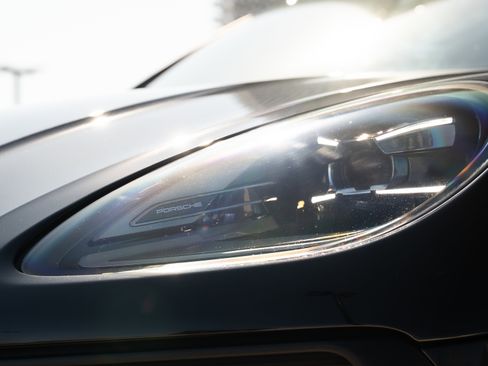 Used 2022 Porsche Macan AWD/4WD image 36