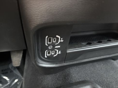 Used 2024 RAM 2500 Tradesman w/ Chrome Appearance Group AWD/4WD image 31