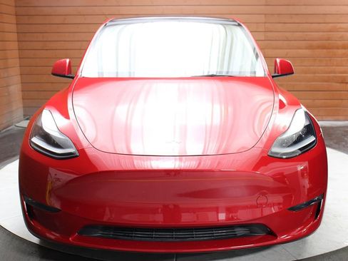 Used 2022 Tesla Model Y Long Range image 35