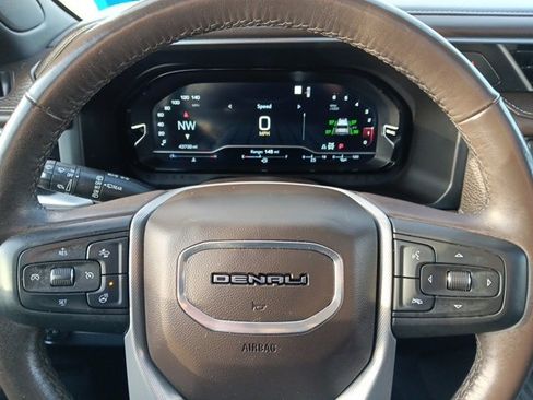 Used 2022 GMC Yukon Denali w/ Denali Premium Package image 13