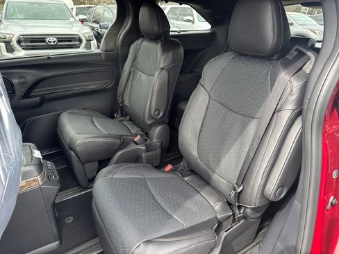 New 2026 Toyota Sienna Platinum AWD/4WD image 37
