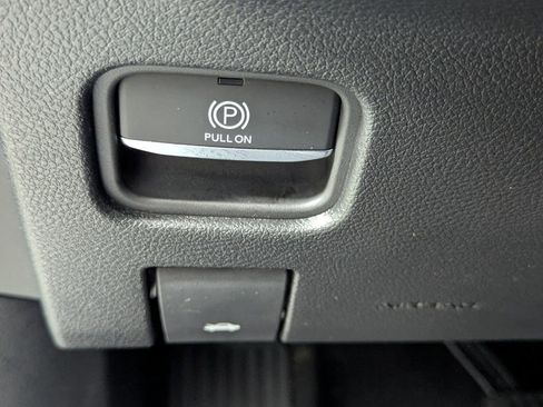 New 2025 Jeep Grand Cherokee Altitude image 16