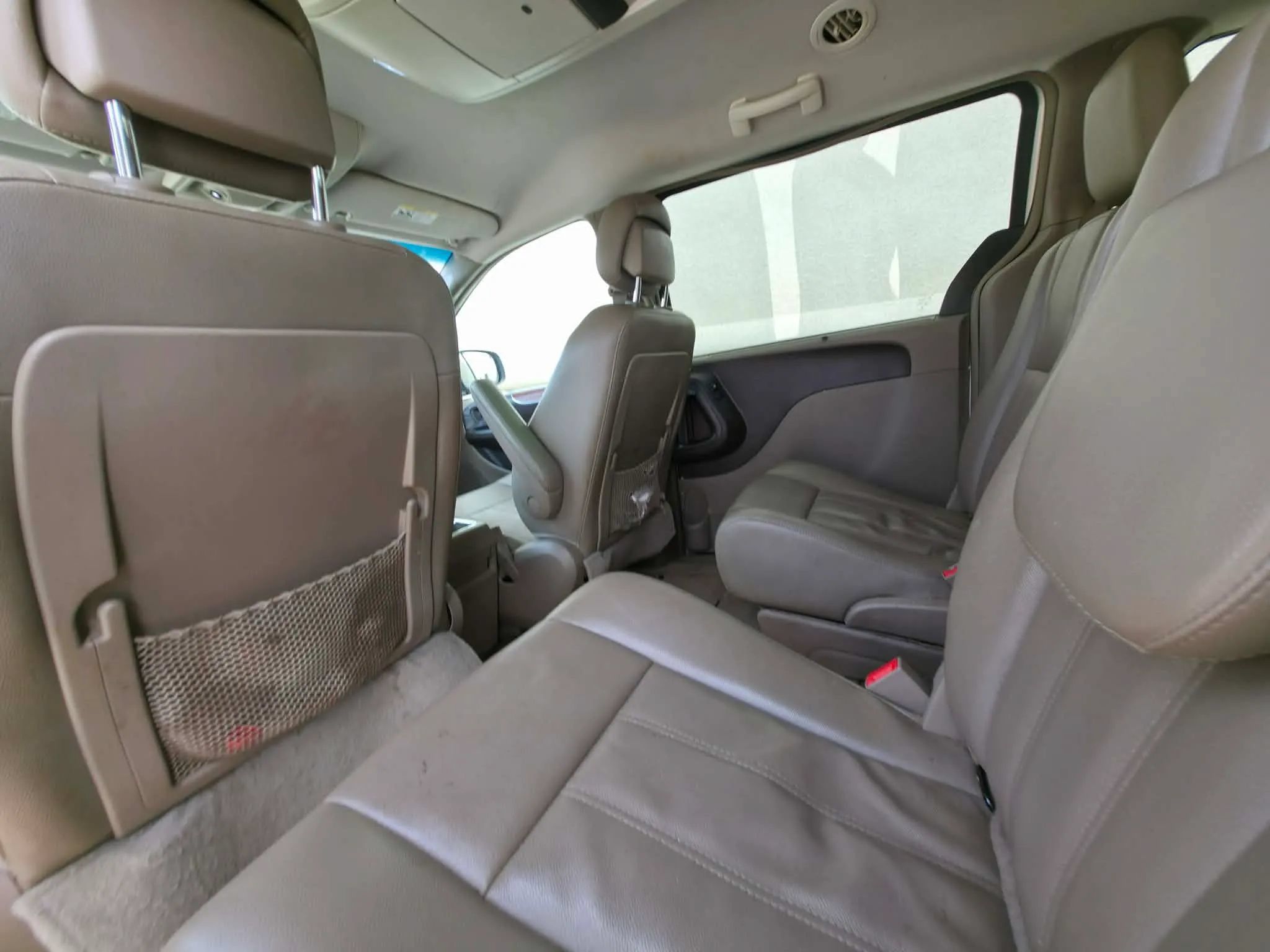 Used 2014 Chrysler Town & Country Touring FWD image 10