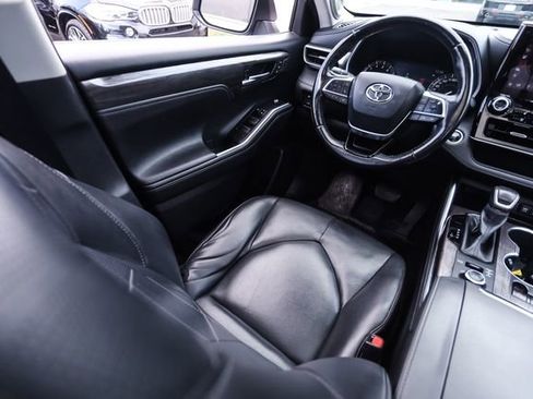Used 2020 Toyota Highlander Platinum AWD/4WD image 25