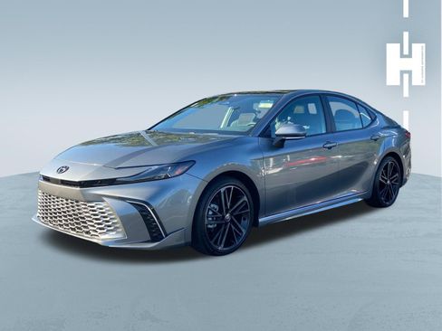 Used 2025 Toyota Camry XSE FWD image 3