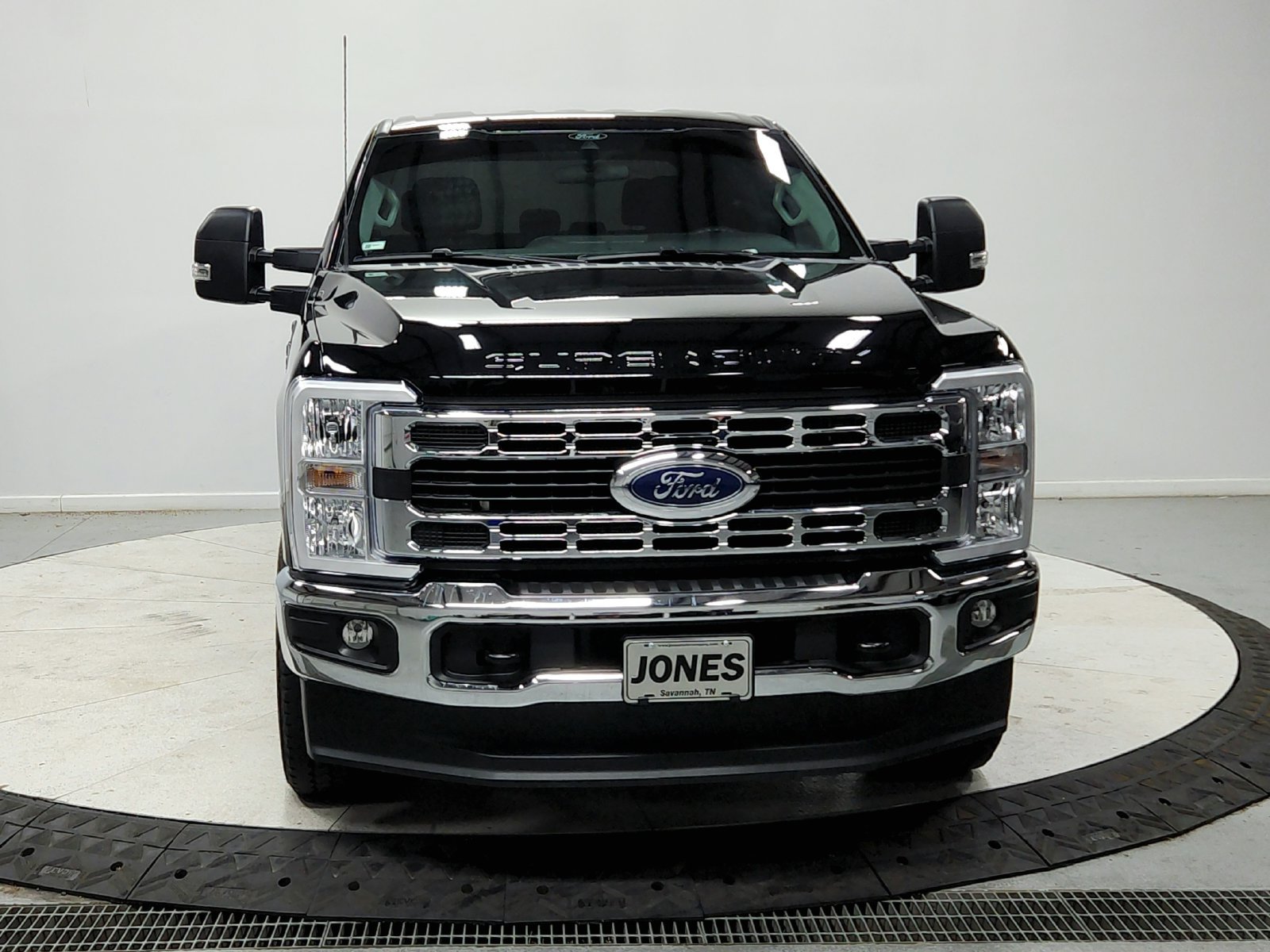 Used 2025 Ford F250 XLT w/ FX4 Off-Road Package AWD/4WD image 3