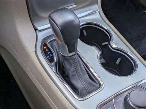 Used 2019 Jeep Grand Cherokee Limited w/ Luxury Group II image 12