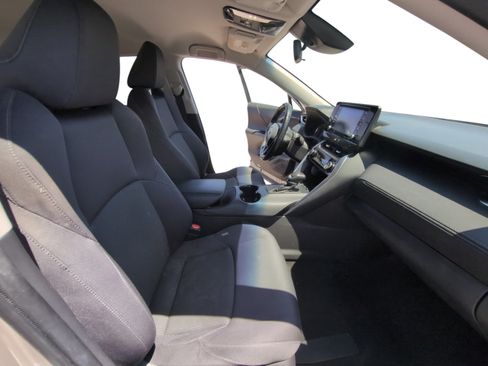 Used 2021 Toyota Venza LE AWD/4WD image 17