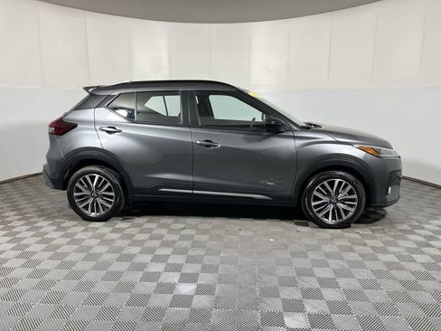 Used 2024 Nissan Kicks SR image 9