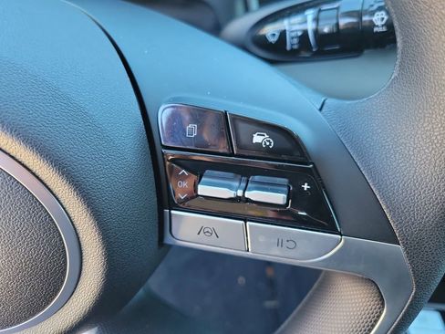 Used 2025 Hyundai Elantra SE image 19