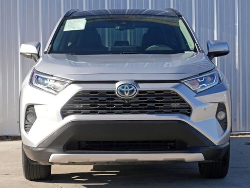 Used 2019 Toyota RAV4 Limited image 6