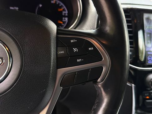 Used 2020 Jeep Grand Cherokee Limited AWD/4WD image 28