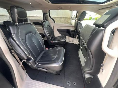 Certified 2023 Chrysler Pacifica Limited FWD image 14