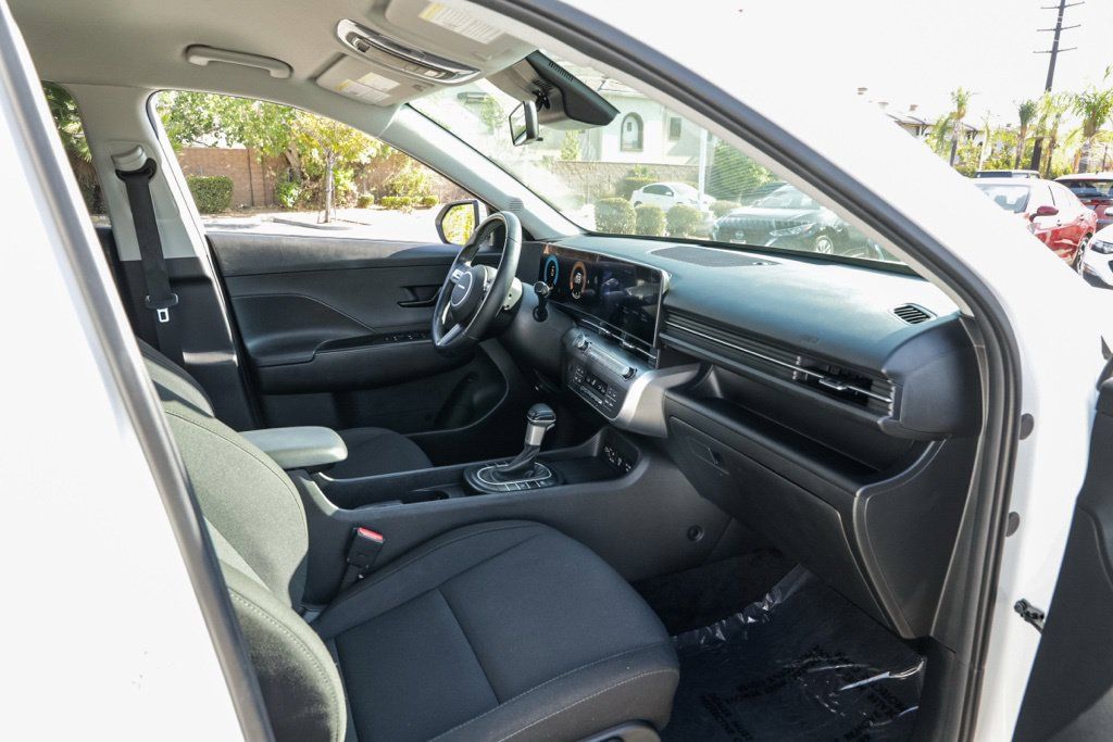 Used 2025 Hyundai Kona SEL FWD image 22
