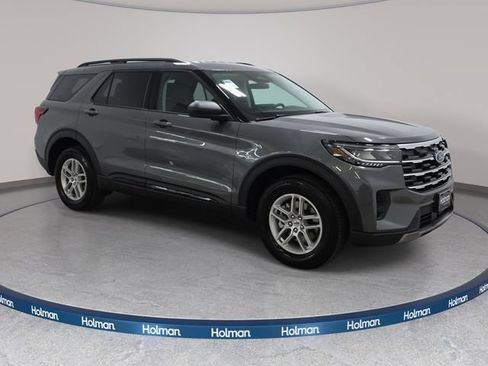 Used 2026 Ford Explorer Active AWD/4WD image 4
