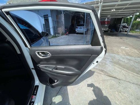 Used 2015 Nissan Sentra SR w/ SR Premium Package FWD image 8