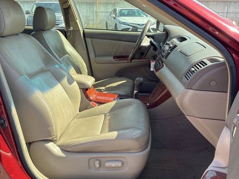 Used 2005 Toyota Camry XLE FWD image 12