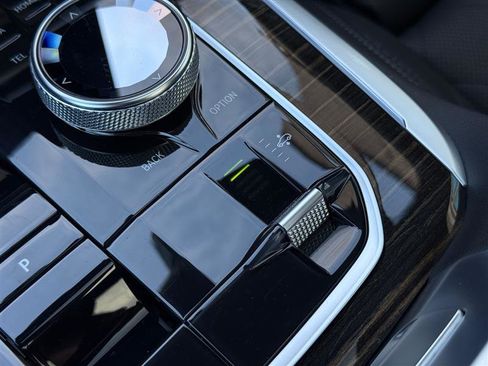 Used 2023 BMW X7 xDrive40i w/ Executive Package image 71