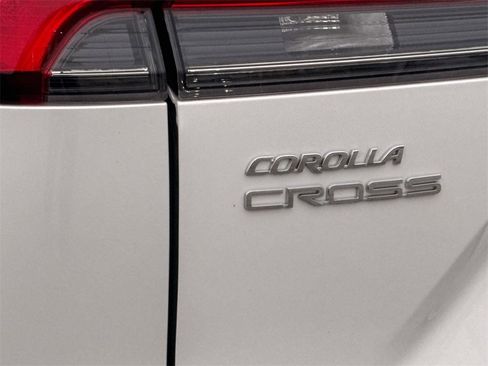 Certified 2023 Toyota Corolla Cross XLE image 6