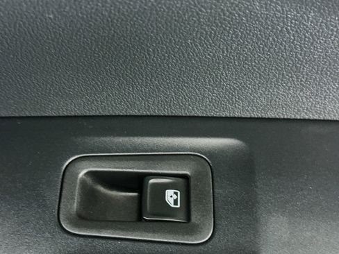 Used 2024 Volkswagen Taos SE image 29