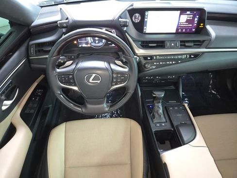 Used 2020 Lexus ES 300h w/ Premium Package FWD image 17