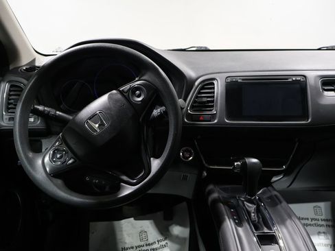 Used 2018 Honda HR-V EX image 17