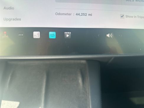 Used 2022 Tesla Model Y Performance image 9