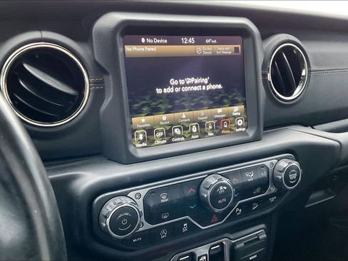 Used 2020 Jeep Wrangler Unlimited Sahara image 24