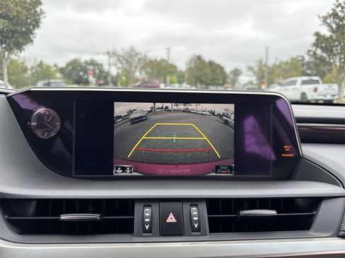 Used 2020 Lexus ES 300h w/ Premium Package image 25