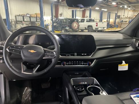 New 2026 Chevrolet Equinox LT w/ Convenience Package II AWD/4WD image 12