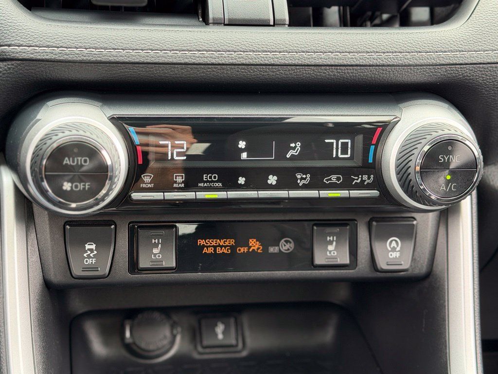 Used 2021 Toyota RAV4 XLE w/ Convenience Package AWD/4WD image 16
