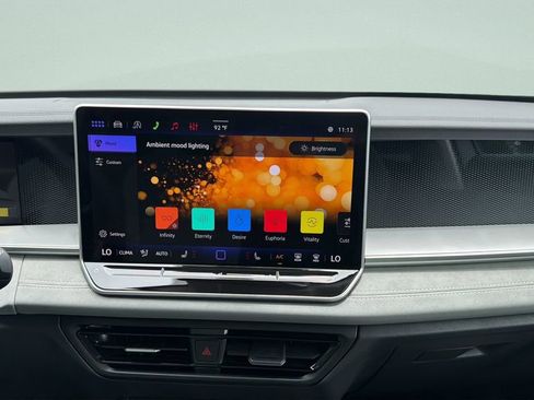 New 2026 Volkswagen Tiguan SE FWD image 18
