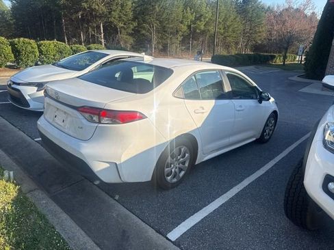Used 2025 Toyota Corolla LE image 4