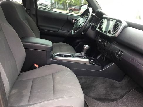 Used 2016 Toyota Tacoma TRD Sport w/ Towing Package AWD/4WD image 11