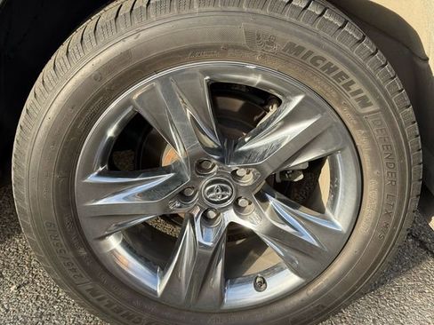 Certified 2019 Toyota Highlander Limited Platinum image 13