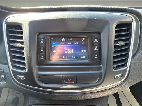 Used 2015 Chrysler 200 Limited image 7