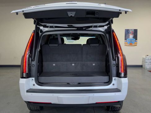 Used 2016 Cadillac Escalade Premium image 9