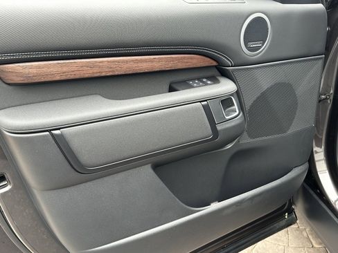 New 2025 Land Rover Discovery Dynamic SE image 10