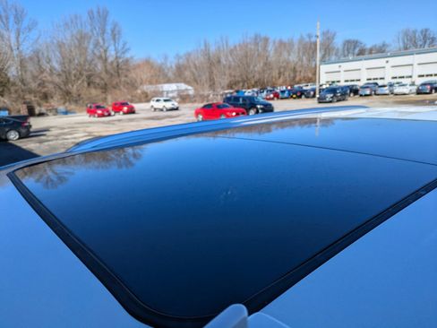 Used 2022 Cadillac Escalade Premium Luxury w/ Performance Package image 6