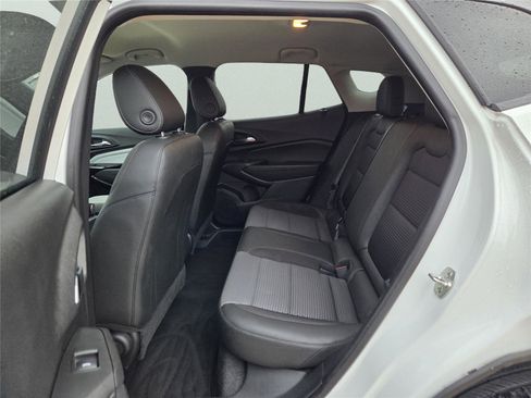 Used 2024 Chevrolet Trax LT image 28