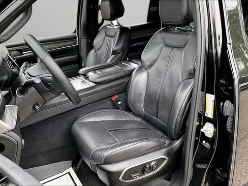 Used 2024 Jeep Wagoneer L Series II w/ Flexible Seating Group AWD/4WD image 25