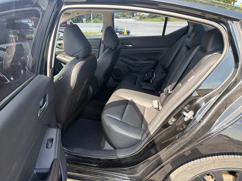 Used 2022 Nissan Altima 2.5 SR w/ Midnight Edition Package FWD image 7