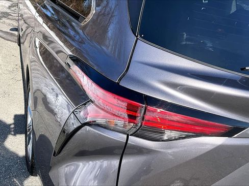 Certified 2021 Toyota Sienna Platinum image 58