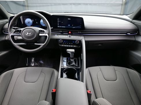 Certified 2025 Hyundai Elantra SEL image 16