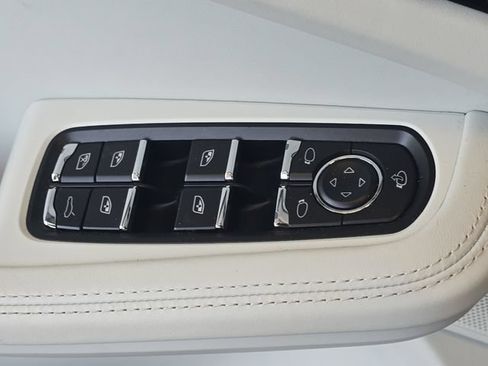 Used 2024 Porsche Macan Turbo AWD/4WD image 30