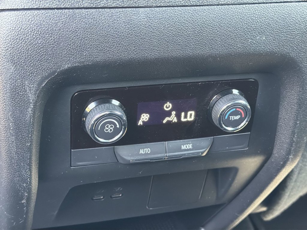 Used 2026 Chevrolet Traverse LT FWD image 24